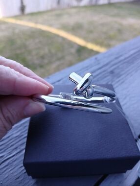 Eye Candy Los Angeles Knot Bracelet